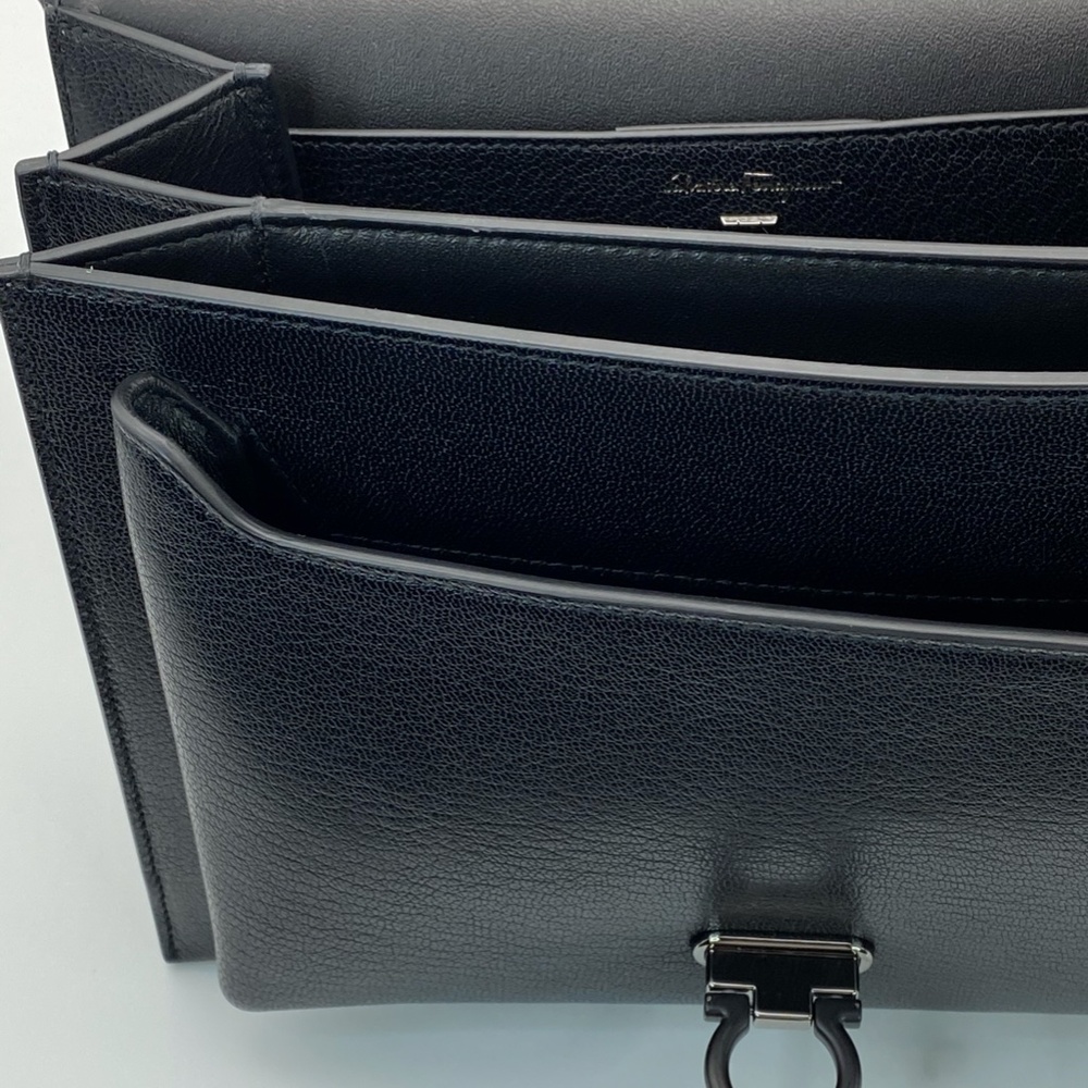 Salvatore Ferragamo Trifolio shoulder bag - Picture 9 of 16